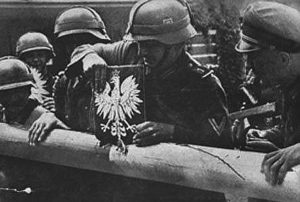 Tyska trupper bryter upp bommen som markerar den polsk-tyska gränsen, morgonen den 1 september 1939.